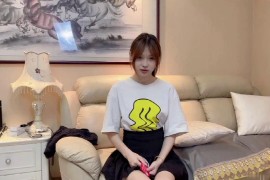 单腿吊起来的女友 - G925