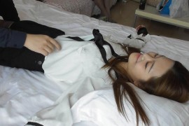 tk巴士挠脚心之白衣女生 - G585