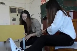 女生tk脚心 - A995