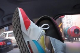 车中挠脚+展示 - E225