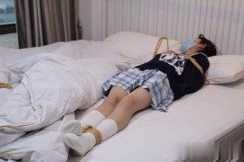 女生挠脚心片段 - E539